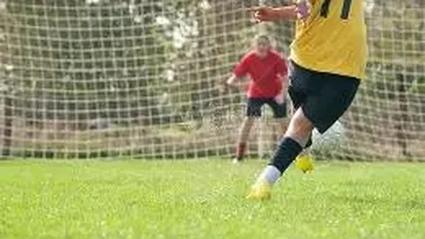 梅努哥哥激情助威曼联，T恤标语直呼‘梅努离队大行动’！